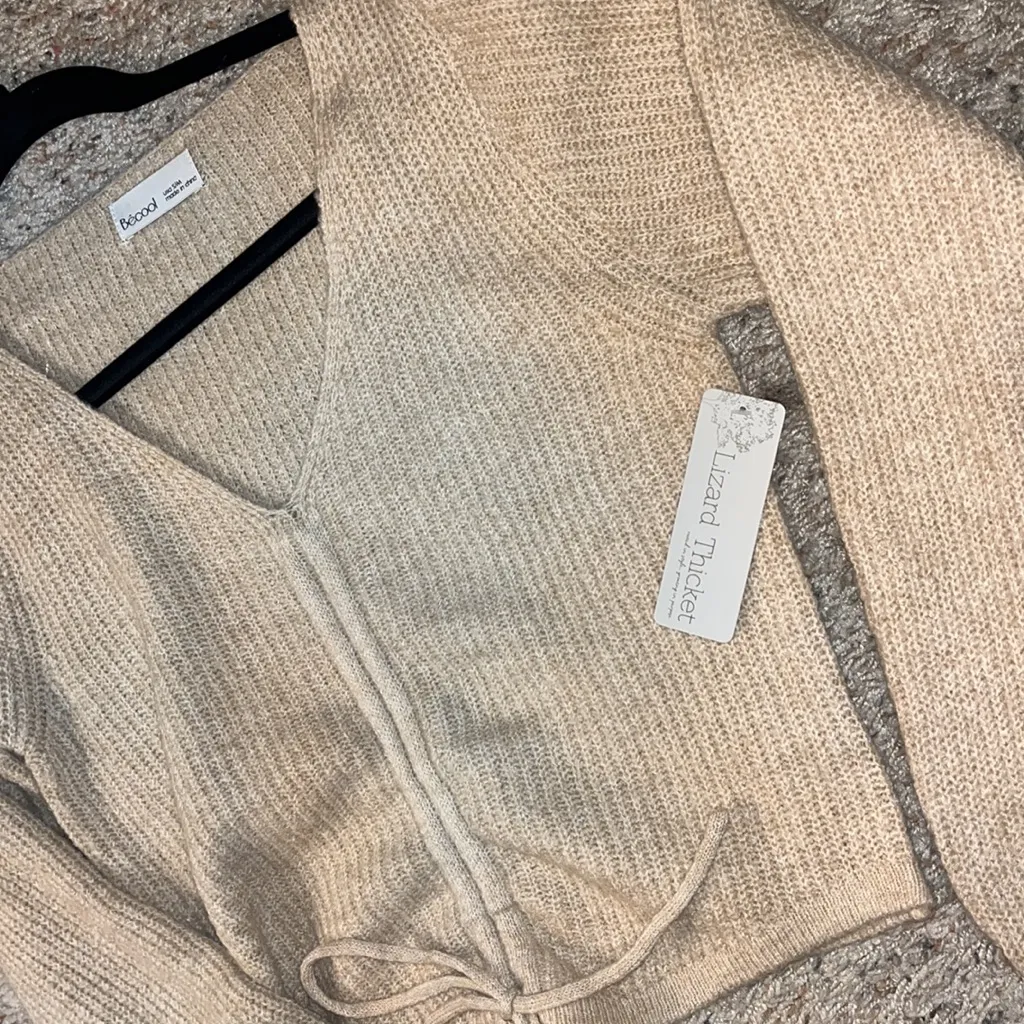 Lizard Thicket Cropped drawstring sweater! - Image 3