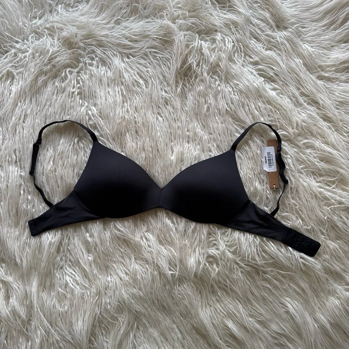 SKIMS  Wireless Form Push up Plunge Bra Onyx Size 30D - Image 3