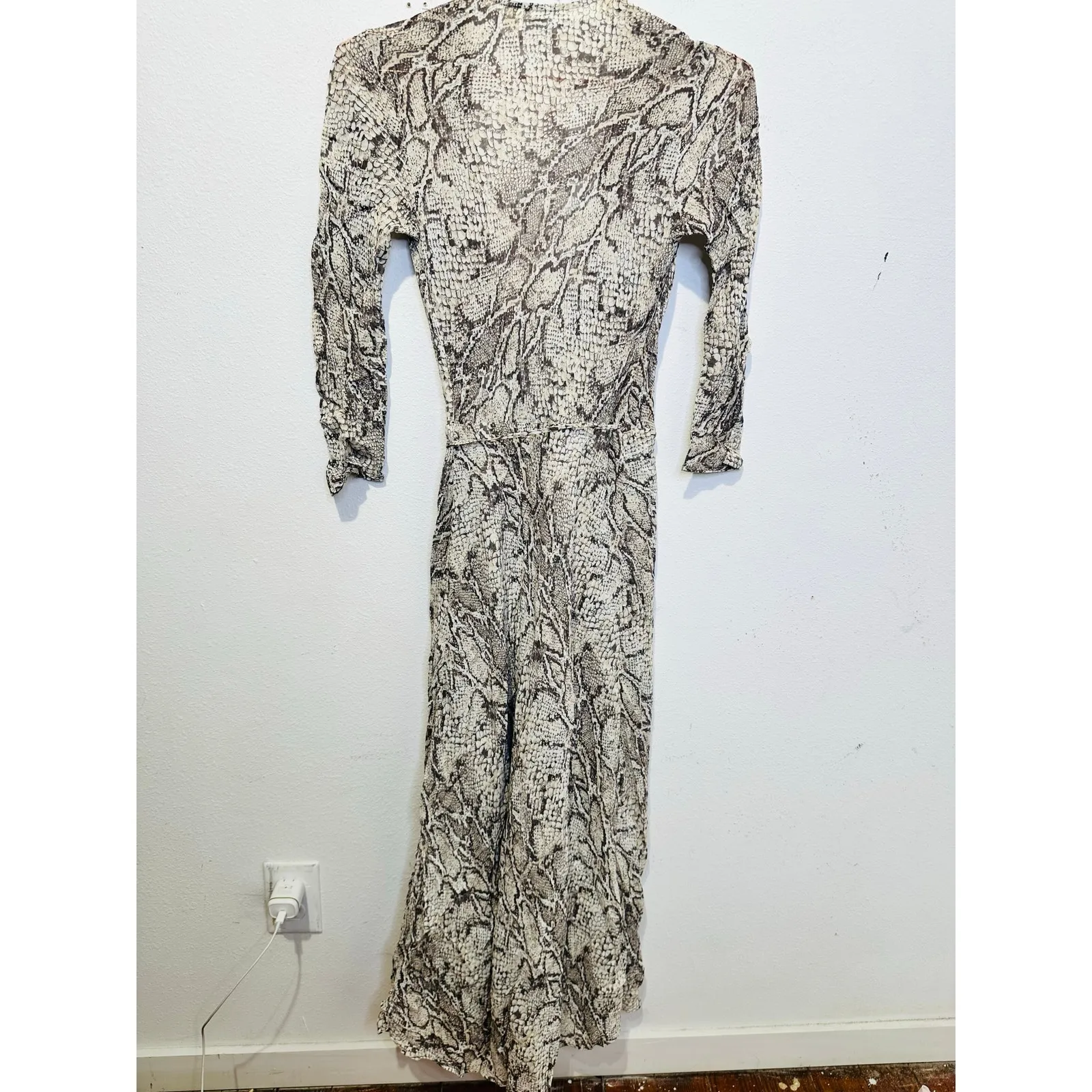 REFORMATION Grey Beige Animal Print Jaz Crepe Midi Wrap Python Snake Dress sz XS - Image 4