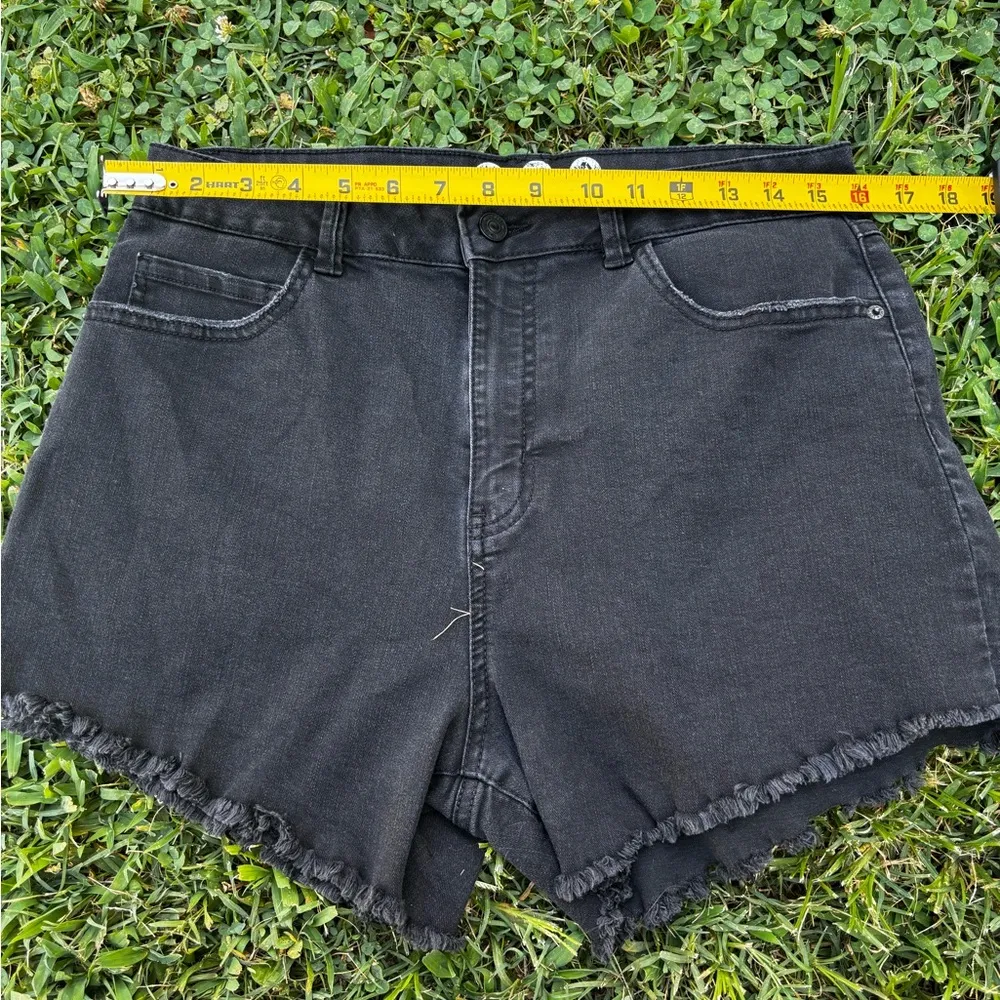 Rewash Black Jean Shorts with Distressed Hem - Image 5
