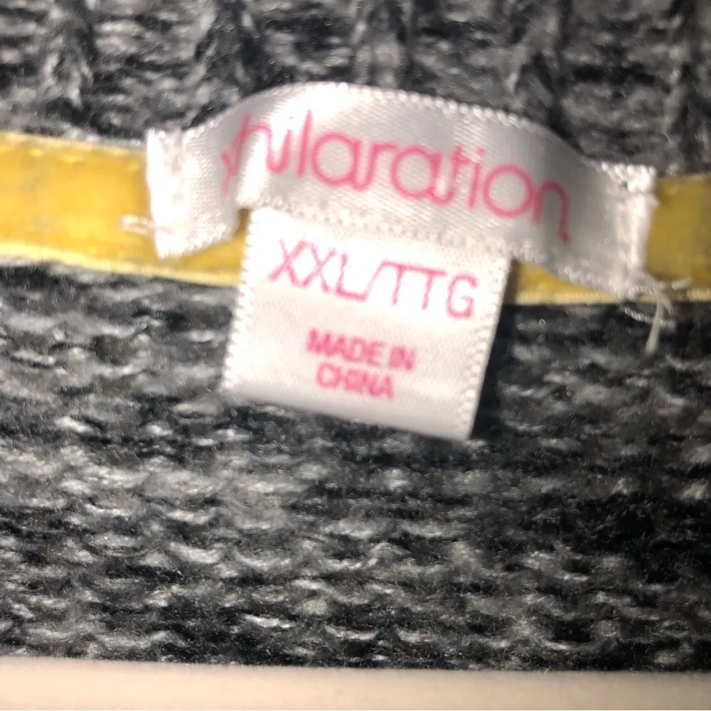 #Selfie Graphic Sweater Size XXL Gray Yellow Long Sleeve Cozy Soft Scoop Neck - Image 2