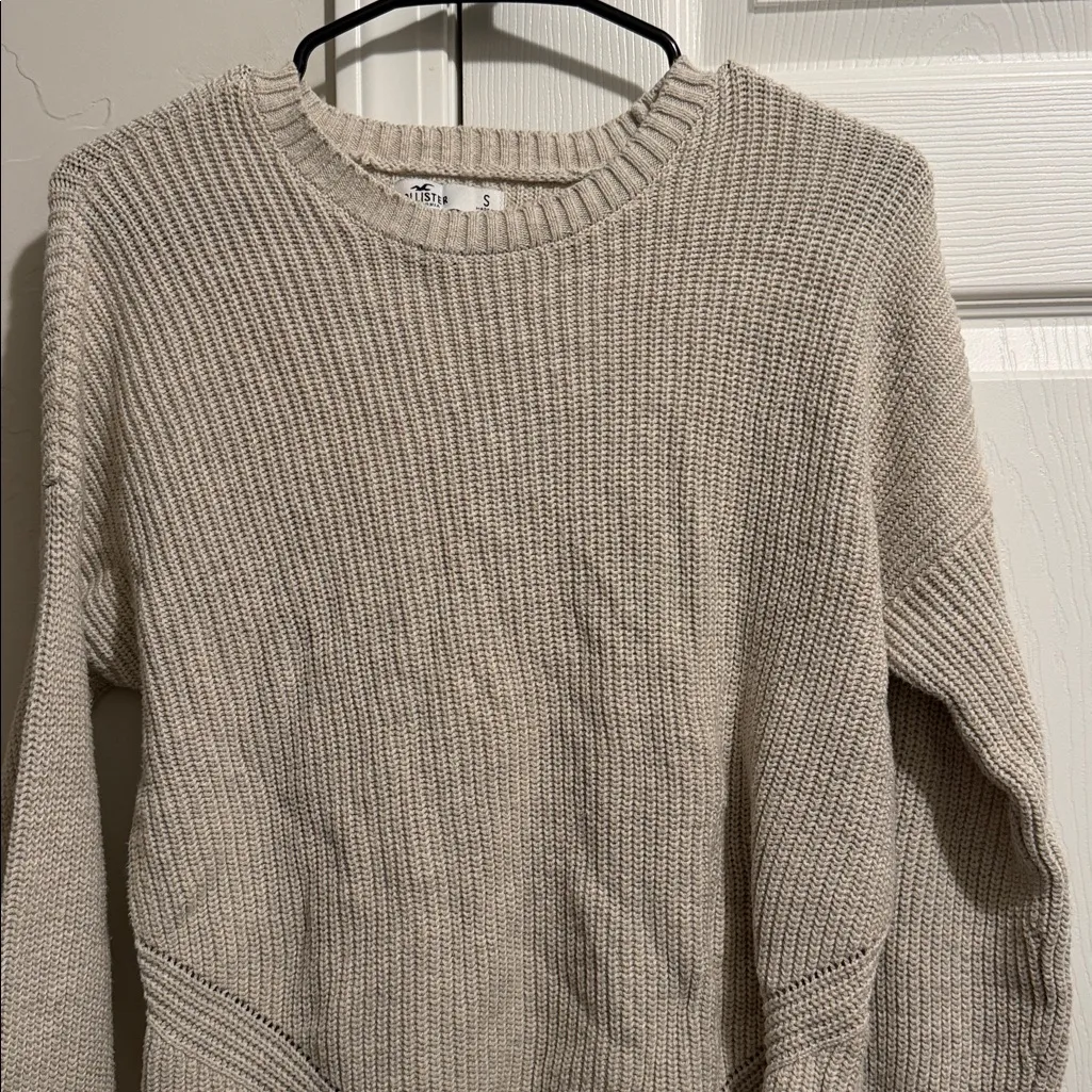 Hollister Tan Crew Neck Sweater - Image 2