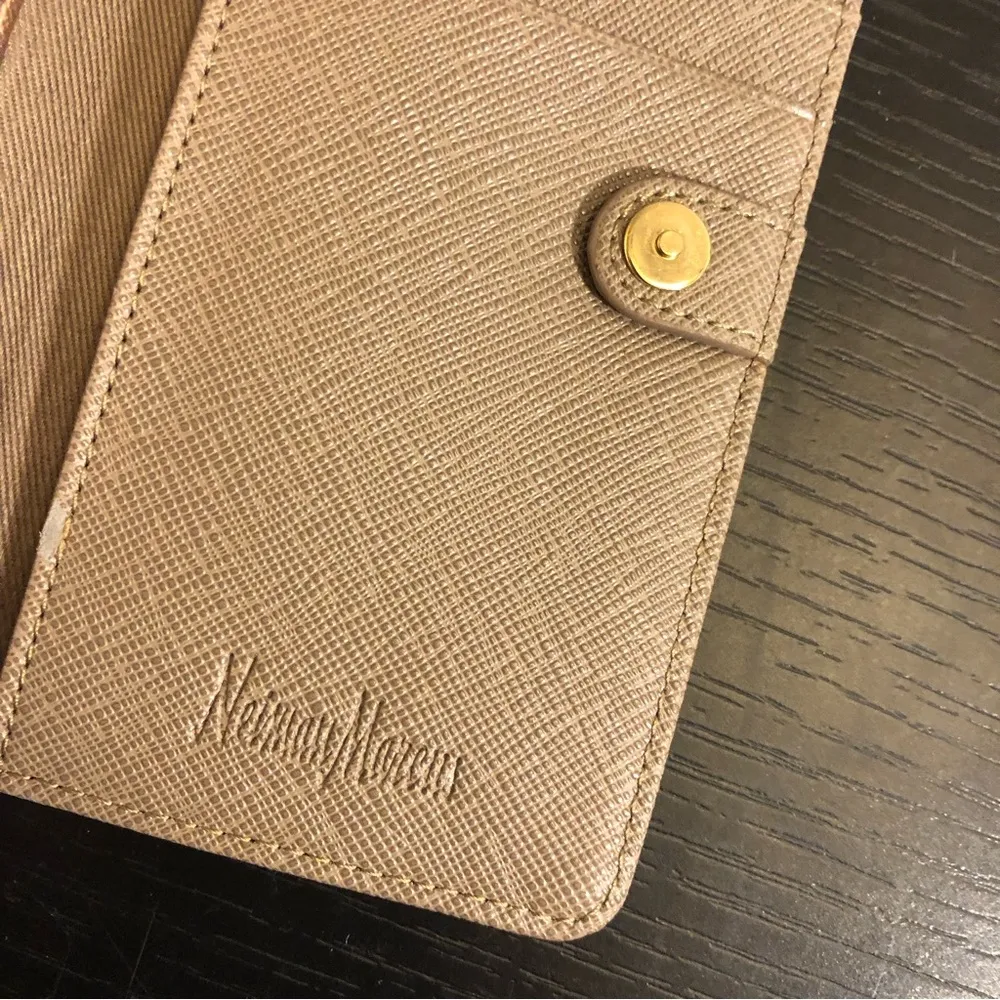 NWT New Neiman Marcus Flap-Top Tech Rose Gold Wristlet - Image 7