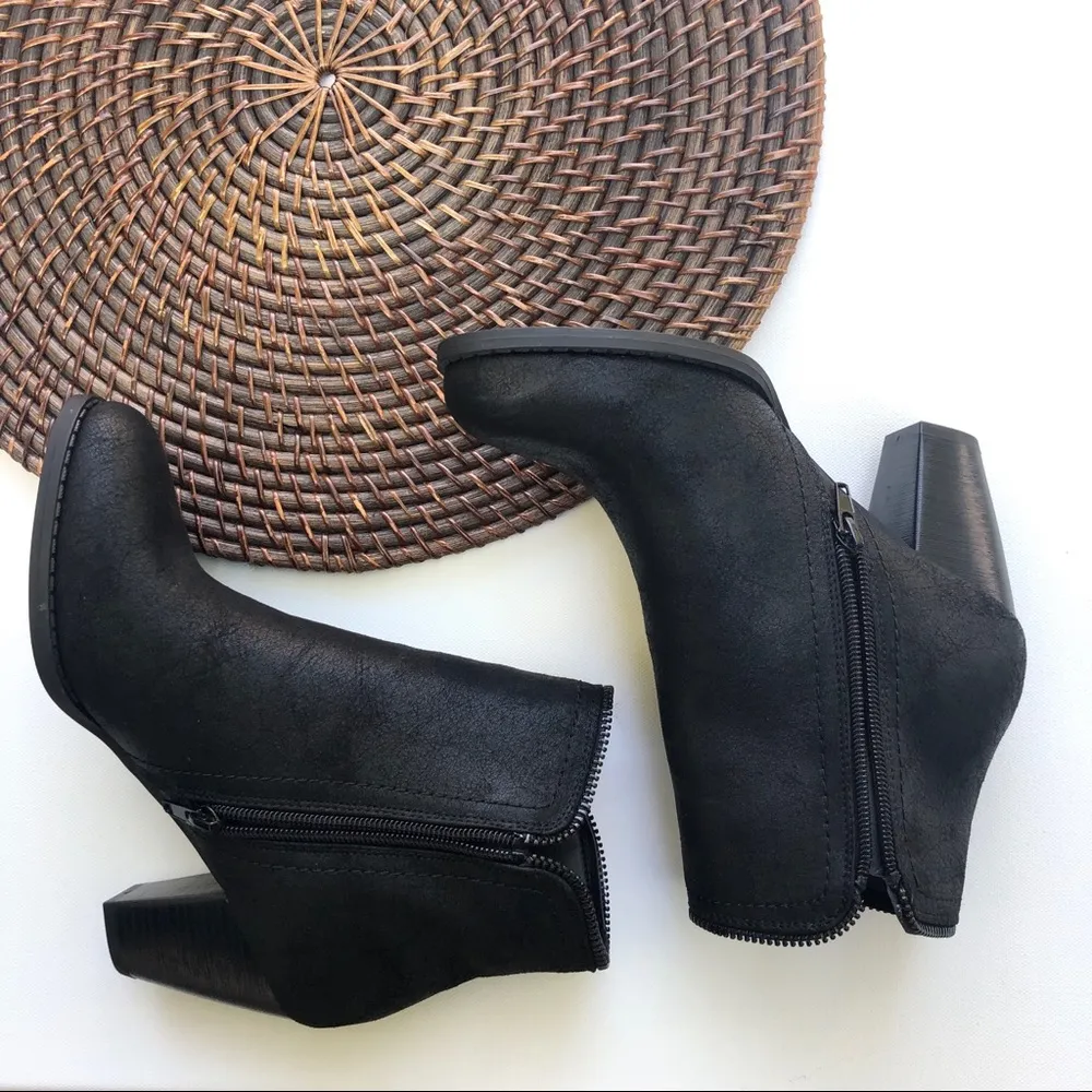 Just Fab Rayleene Black Suede Ankle Boots Zip 6.5 - Image 3