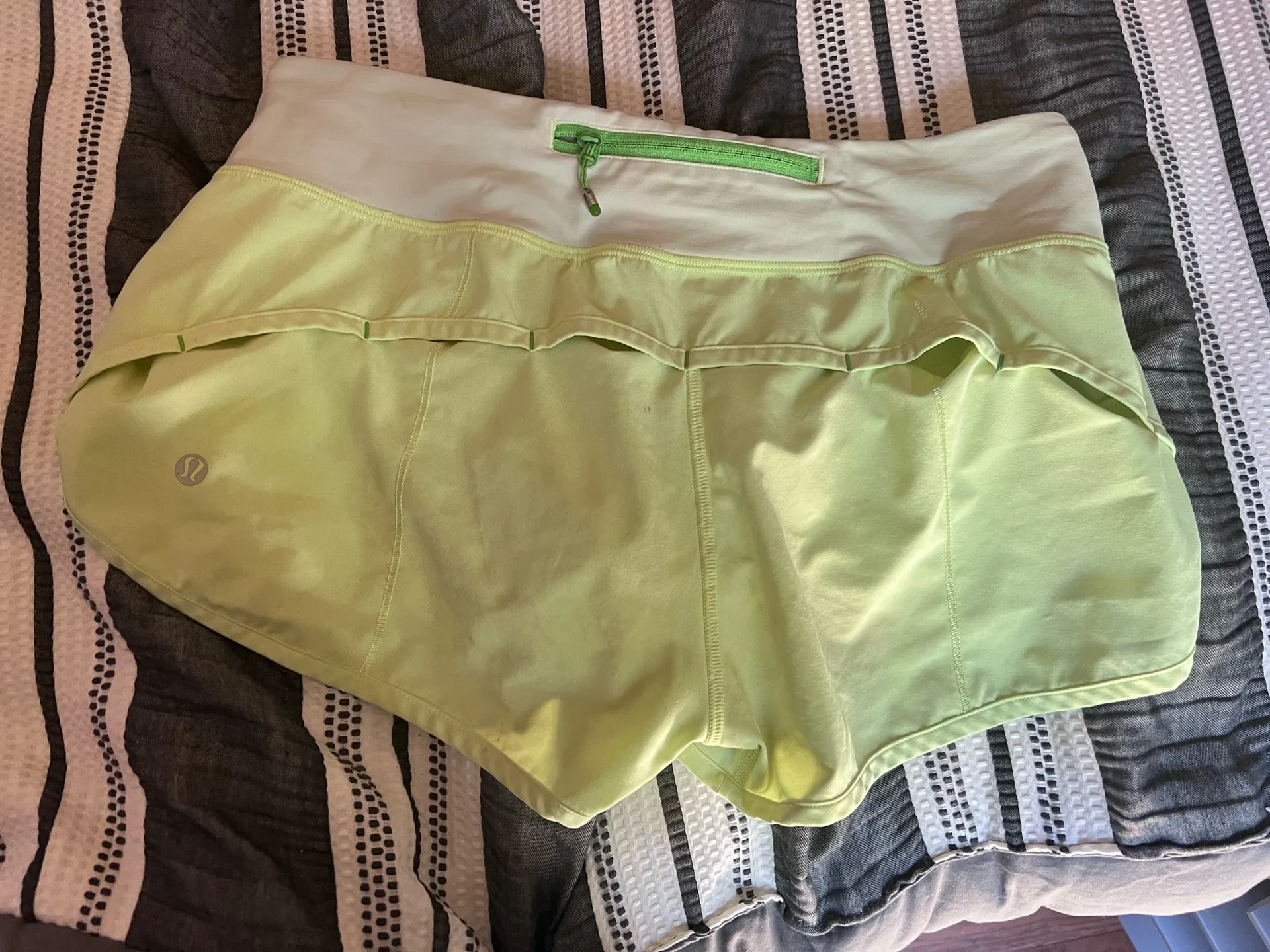 Lululemon Shorts 2.5" Low-Rise - Image 2