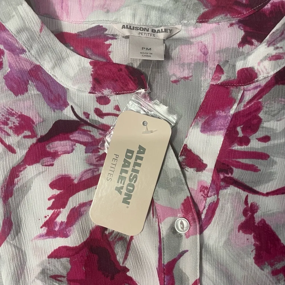 Allison Daley NWT  Blouse Size Petite Medium Grey Floral Ruffled‎ Button Up - Image 3