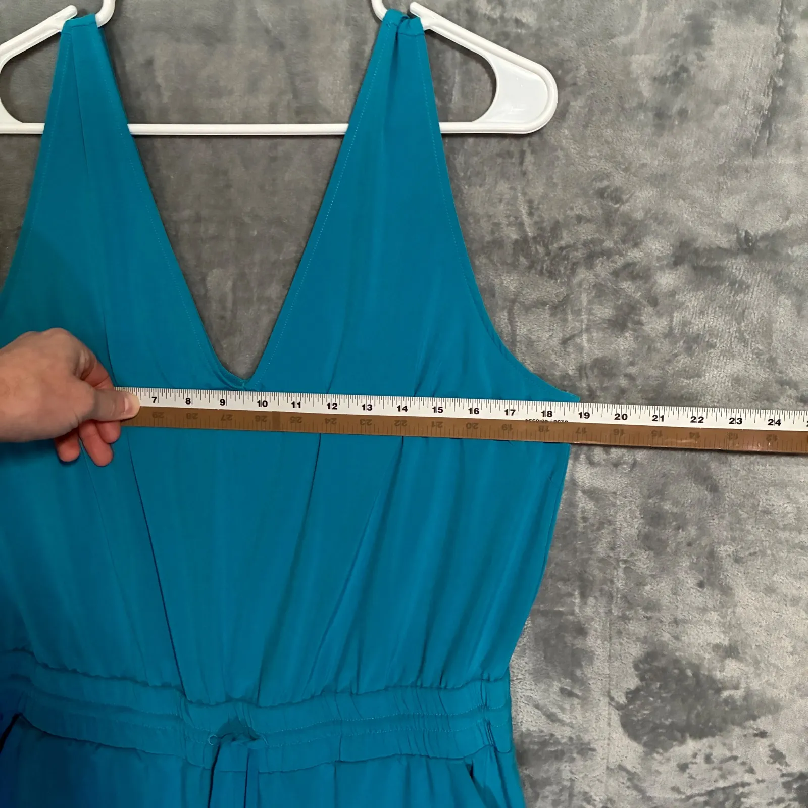 EUC Athleta Avenue Jumpsuit Teal V Neck Sleeveless Wide Leg Size Large - Image 8