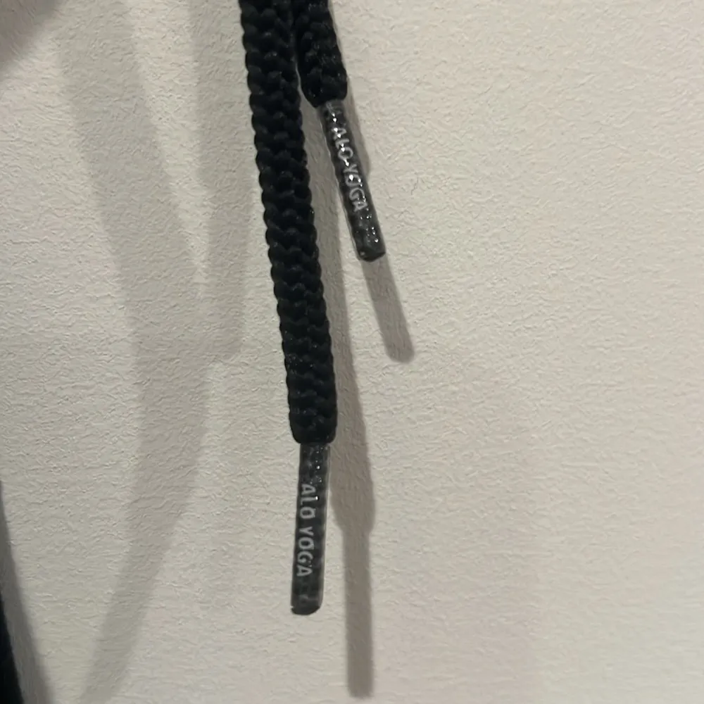 ALO Yoga Bae Cropped black Hoodie Size : xs - Image 7