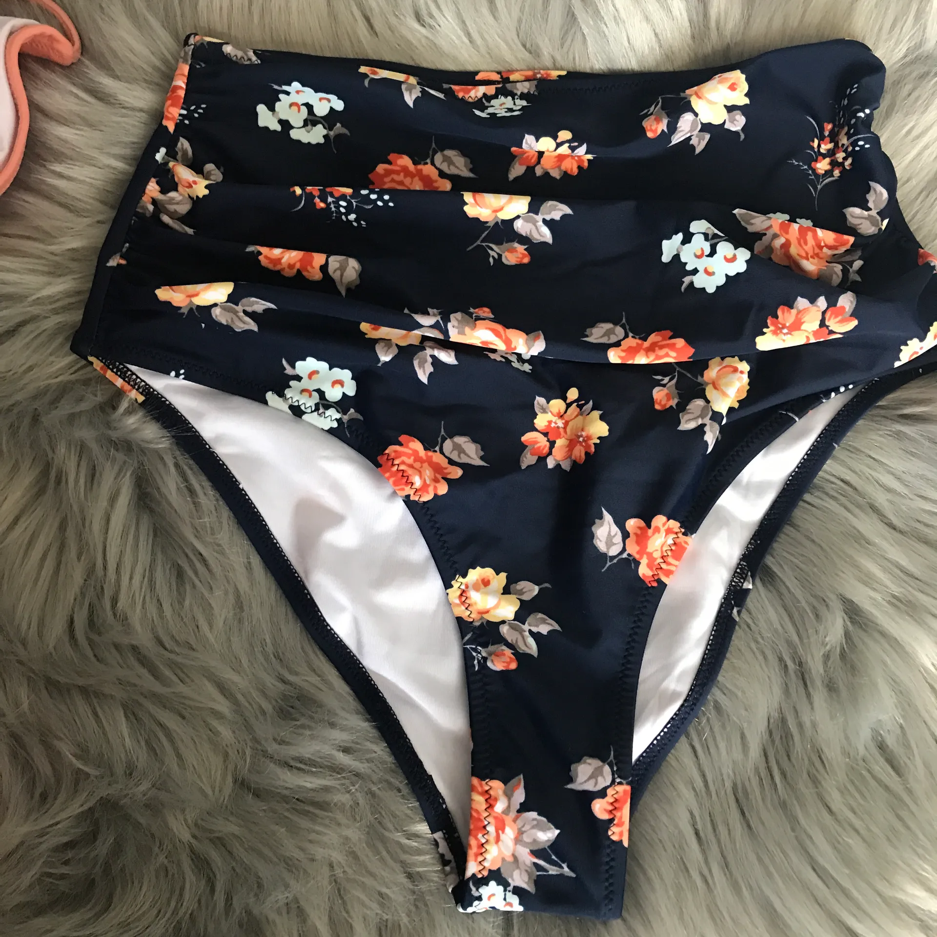 NWT  Peach & Floral Navy Bikini Set sz S - Image 4