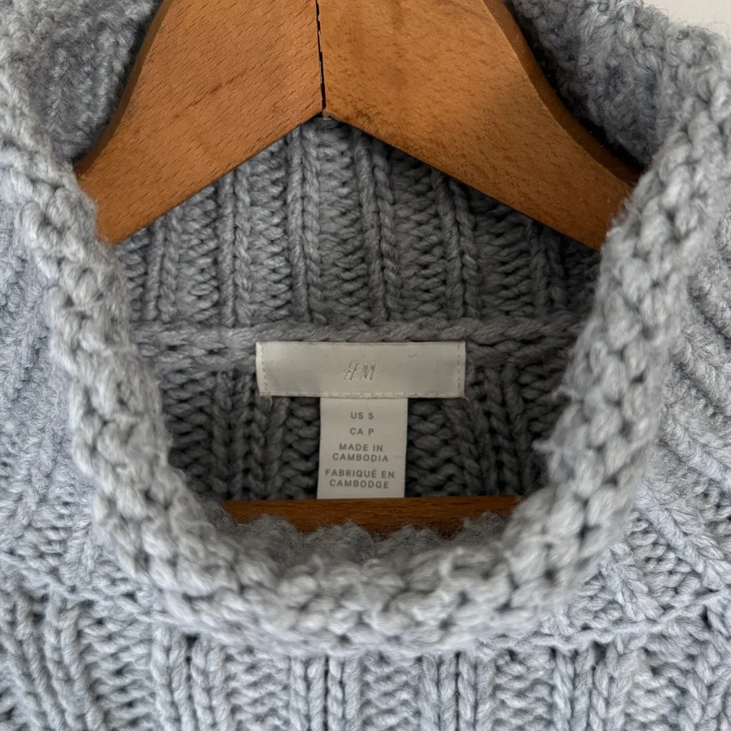 H&M  Gray Crop Chunky Cable Knit Wool Blend Turtleneck Sweater - Image 2