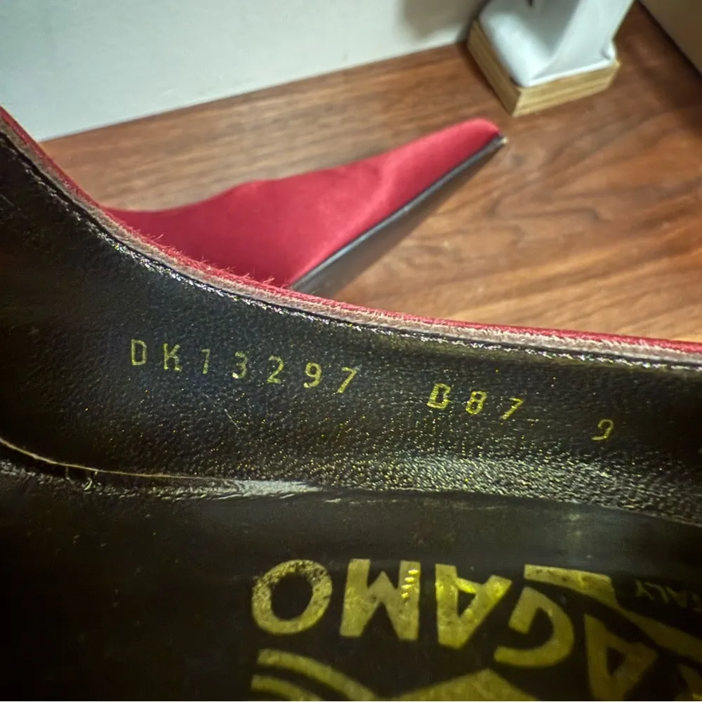 Salvatore Ferragamo maroon satin pump Heels size 9 - Image 8