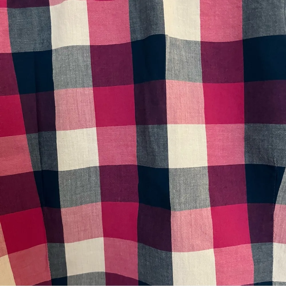 Tommy Hilfiger Women’s Classic Fit Button Down. Size S/P - Image 8