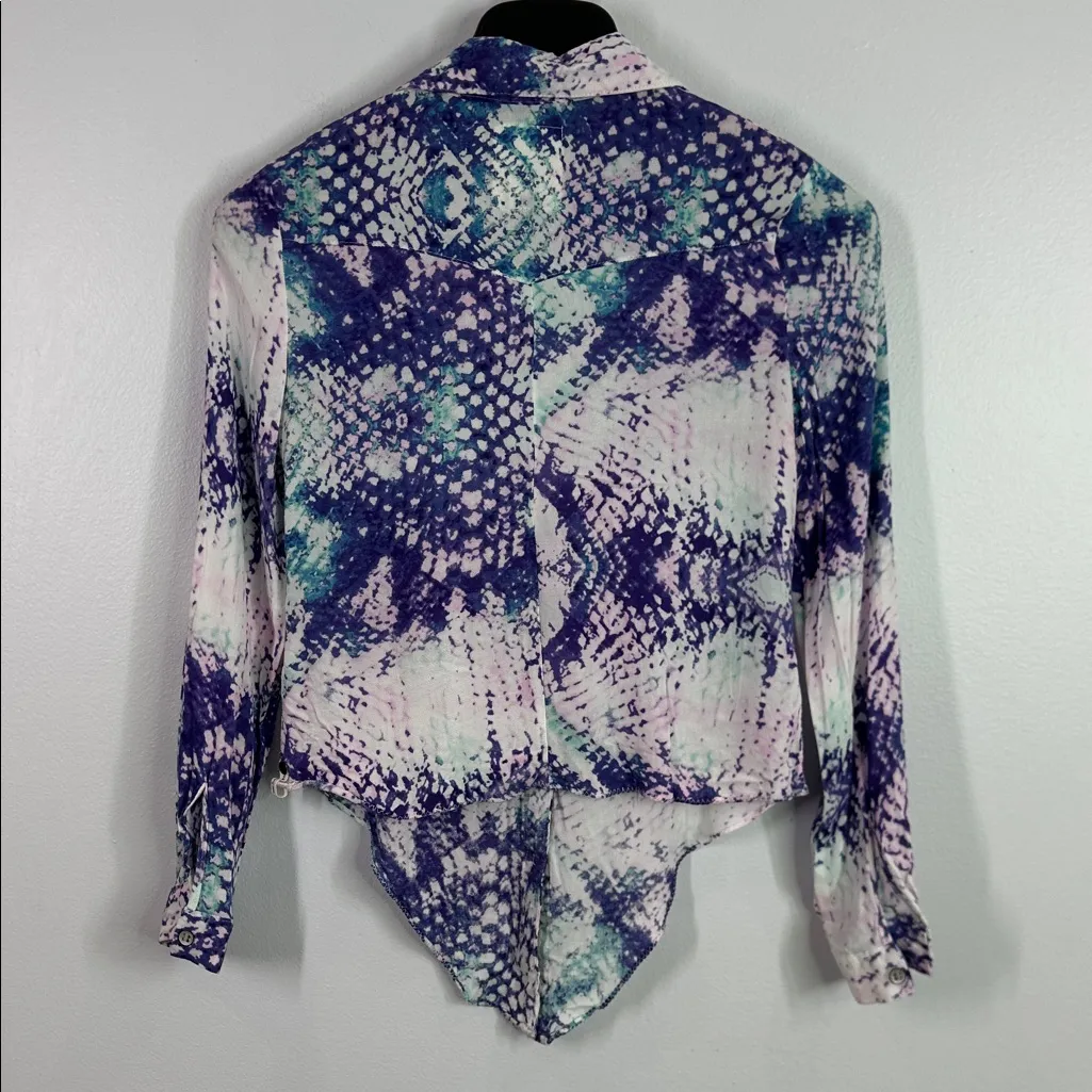 One teaspoon tie dye button down lightweight shirt size small - Image 5