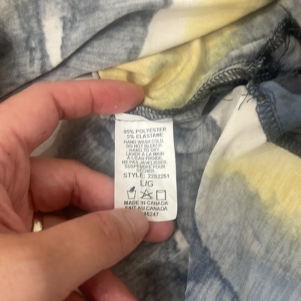 MICHAEL TYLER Water color print button down blouse size large Yellow - Image 7