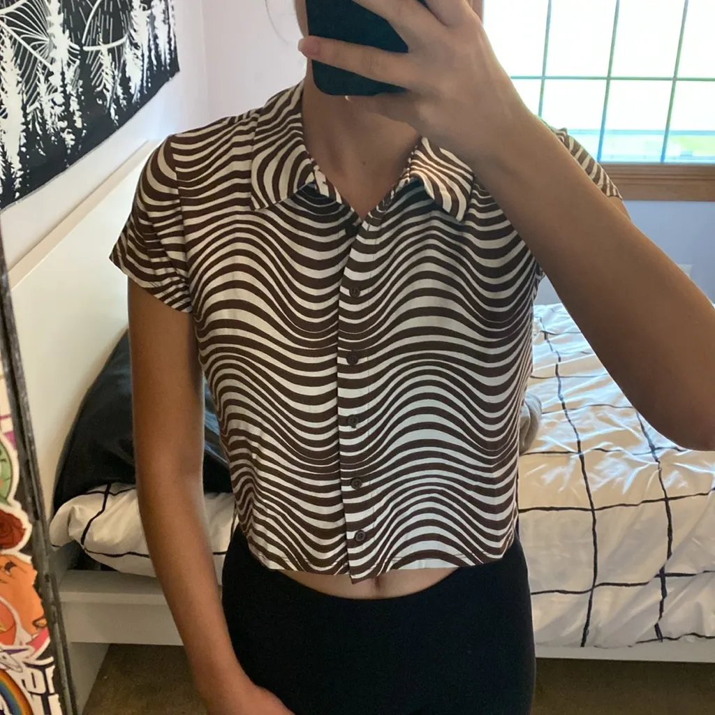 Garage NWT  Button Down Top - Image 4
