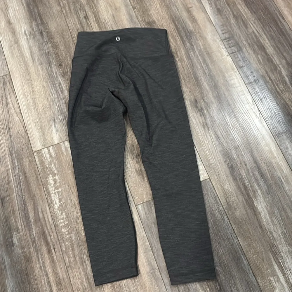Lululemon Align High-Rise Crop
Heathered Black size 6 - Image 8