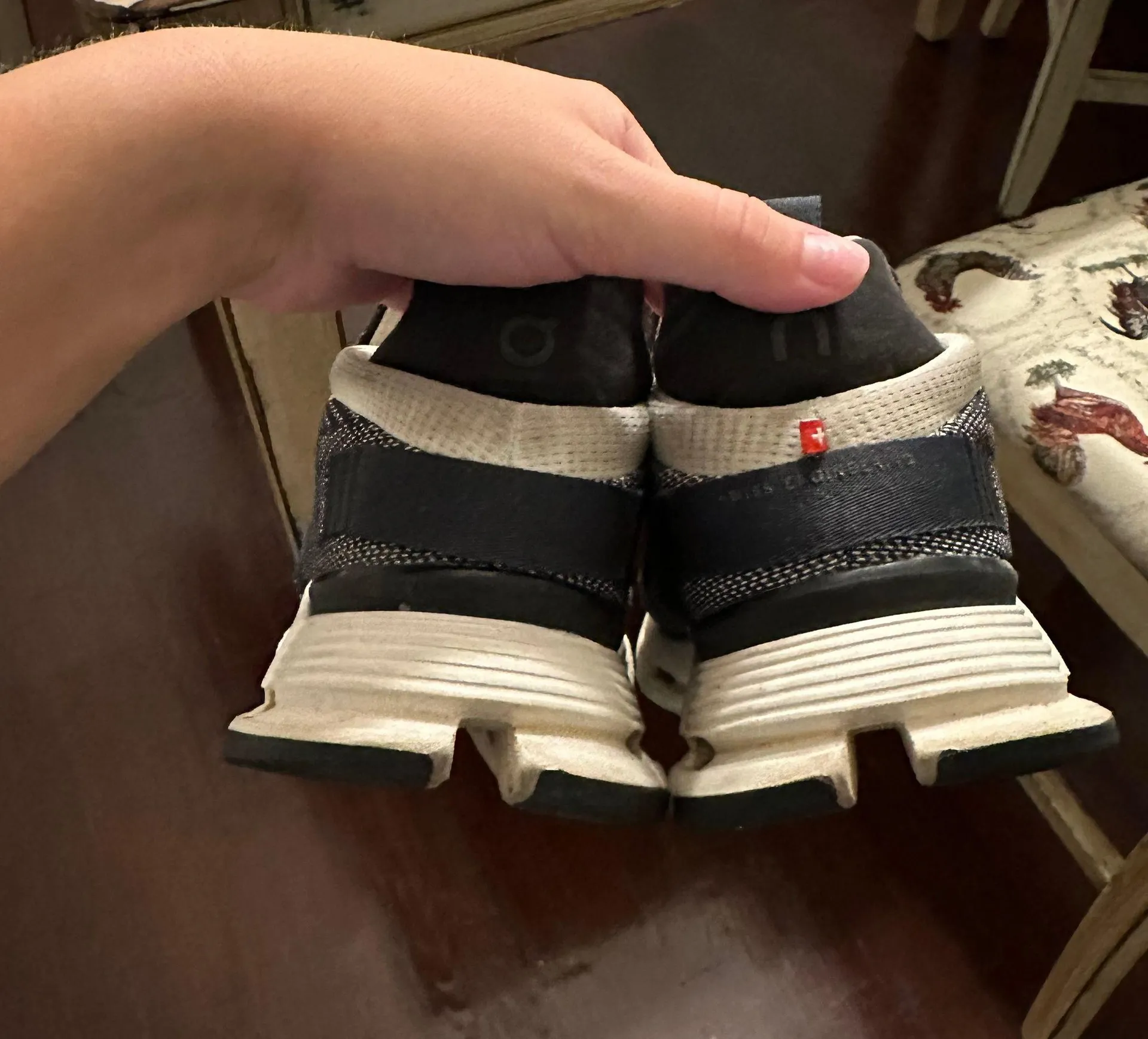 On Cloud  Cloudnova Running Shoes - Image 3