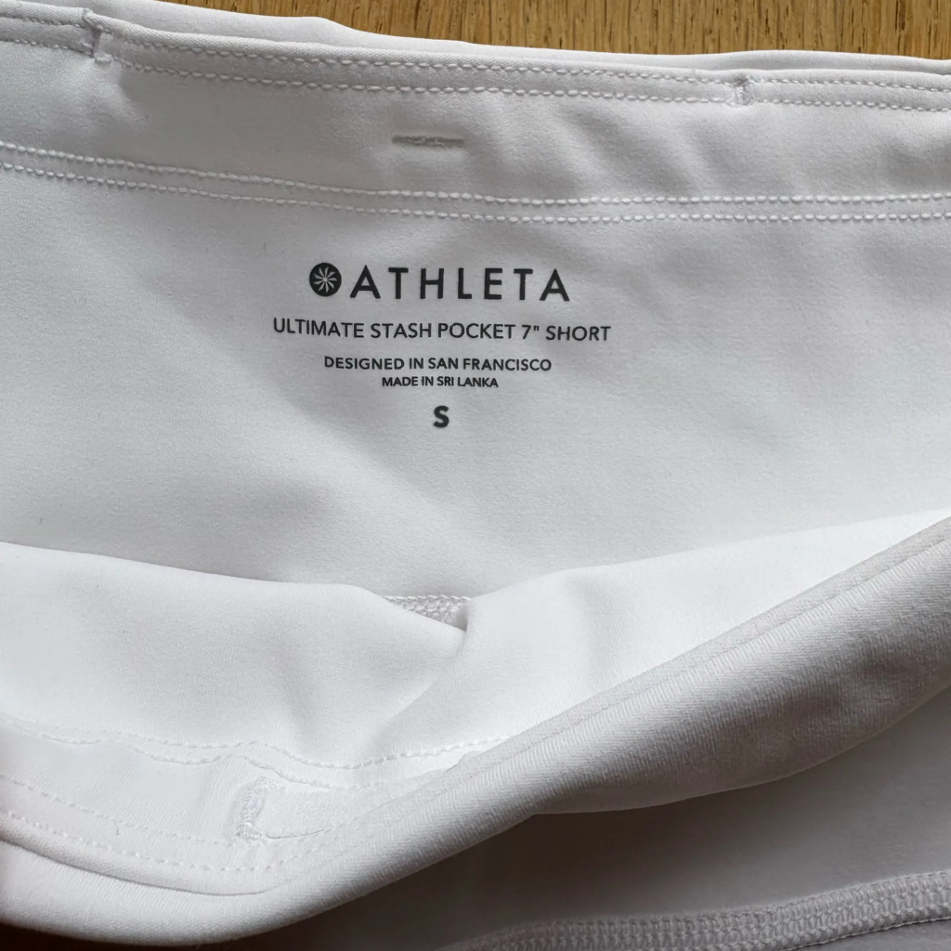 Athleta White Stash Pocket Shorts - Image 2