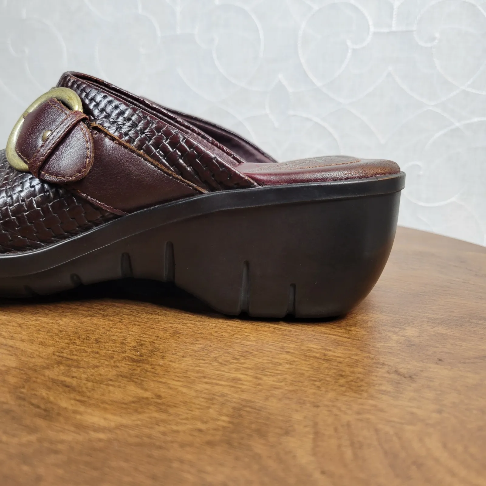 Clarks Artisan Womens Shoes 7.5 Burgandy Weaved Leather Buckle Slip‎ On Mules - Image 4