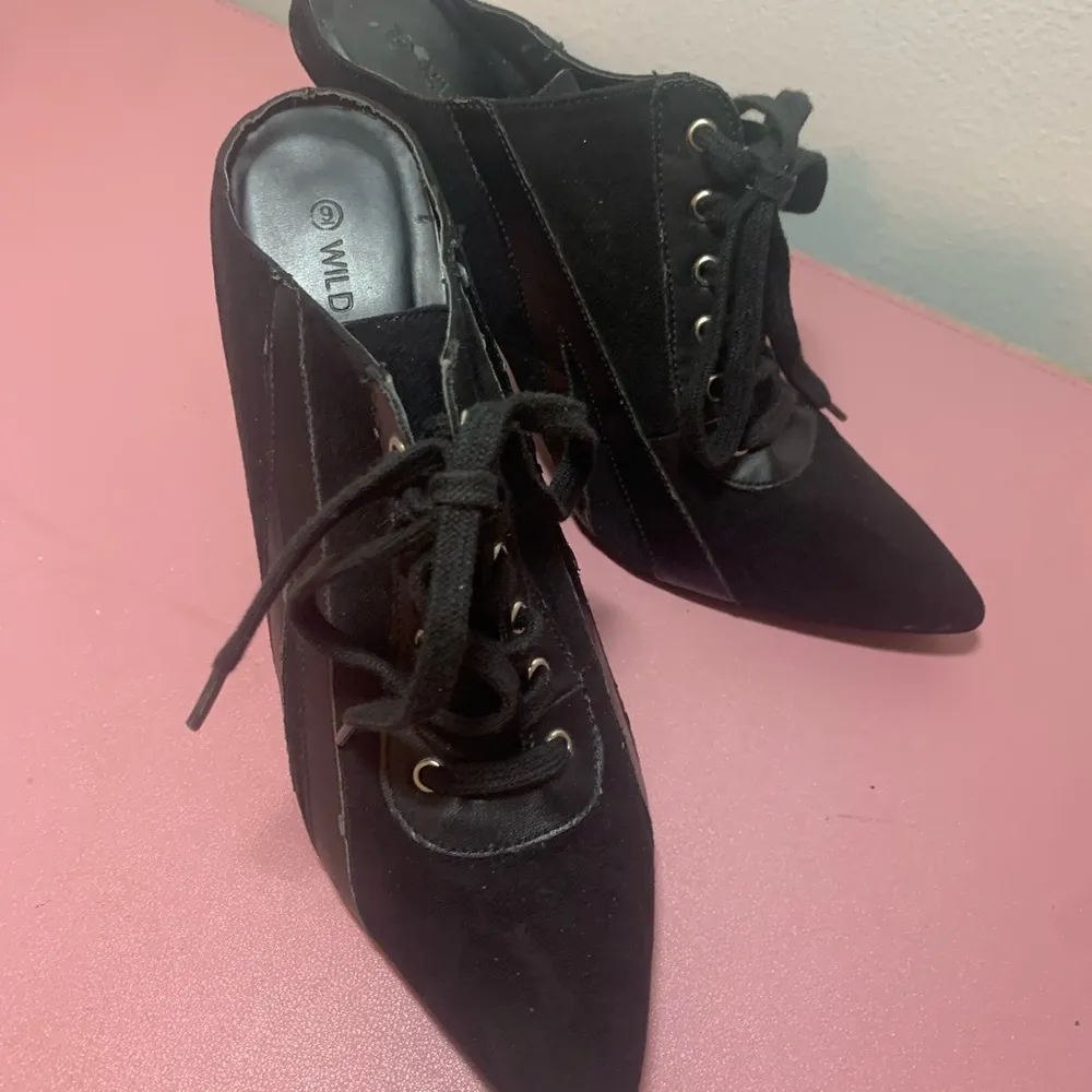 Witchy Boots Size 9 Ladies Wild Diva Lace Up 4” Heels - Image 9