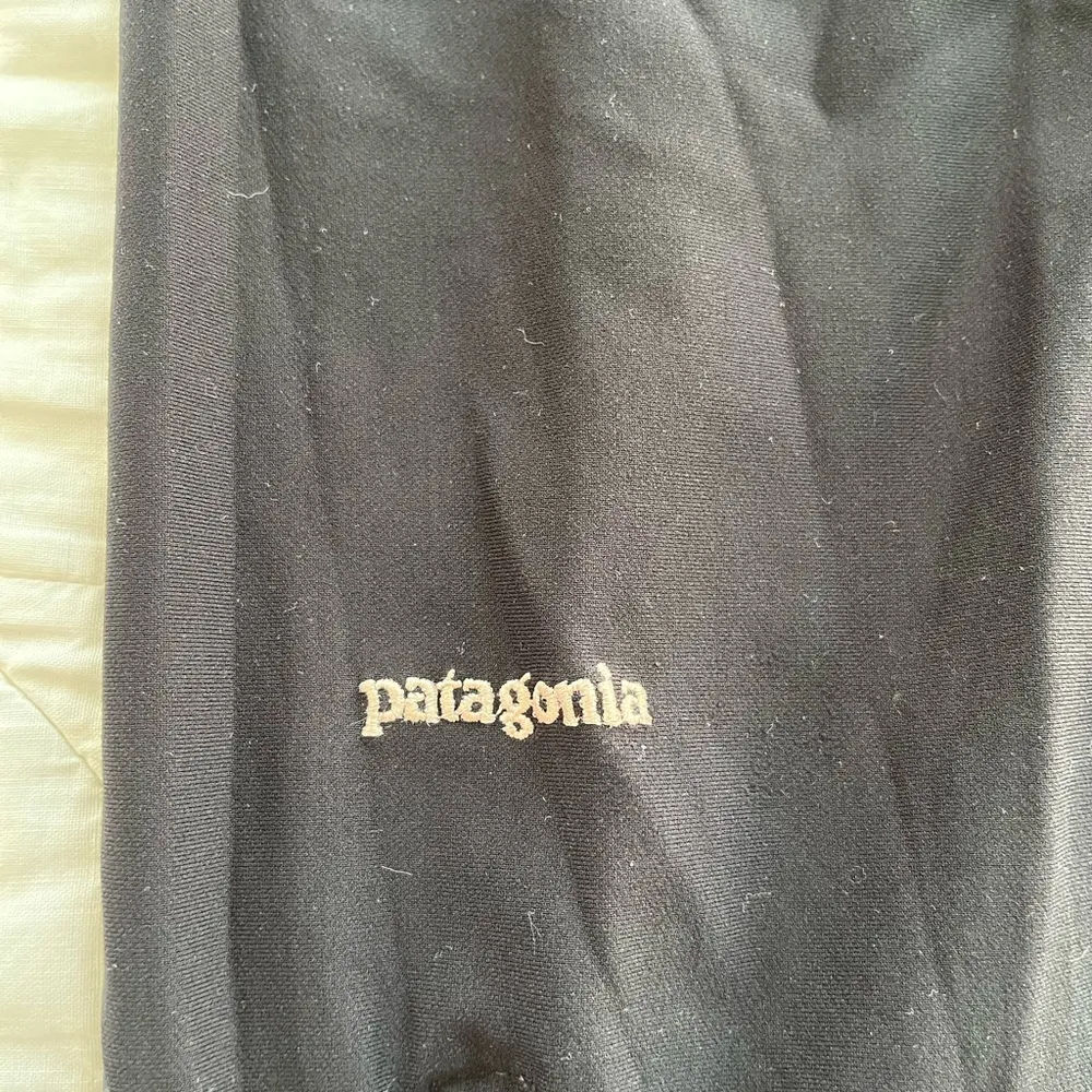 Women’s Patagonia black thermal pants - Image 8
