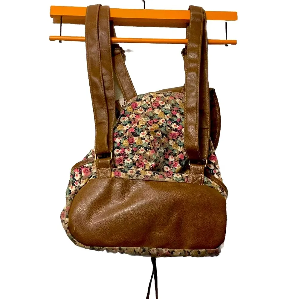 Vintage Unionbay Boho Chic Floral Lace Backpack - Image 7