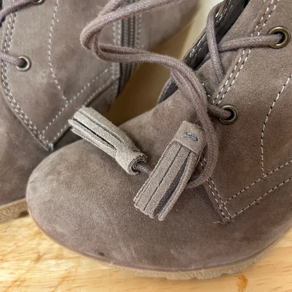 Mia Baylie Brown Suede Wedge Booties with Lace-Up Detail size 7M‎ - Image 2