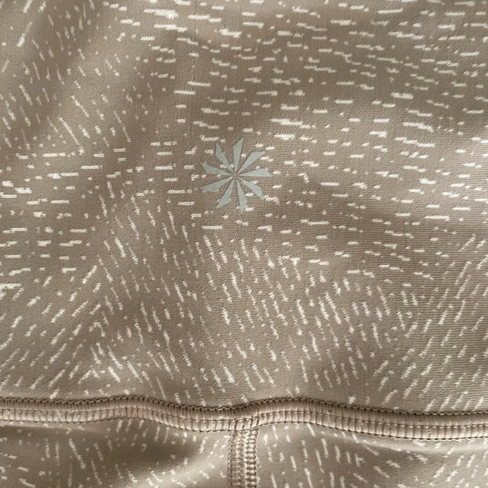 ATHLETA Tan Rainwater White Fleck Salutation Stash Pocket Leggings - Image 9