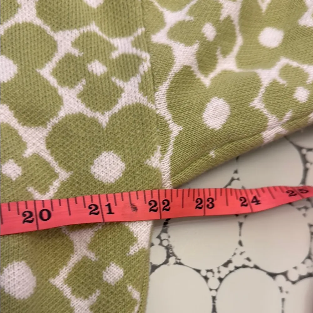 Hollister 100% cropped floral, lime, green and white sweater size medium - Image 6