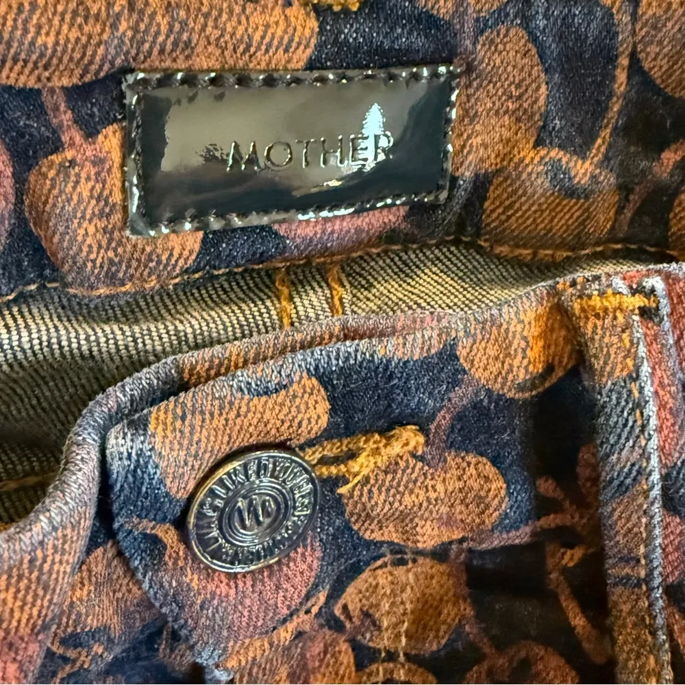 MOTHER the Looker Cherry Pickin Skinnies Size 25 Black - Image 6