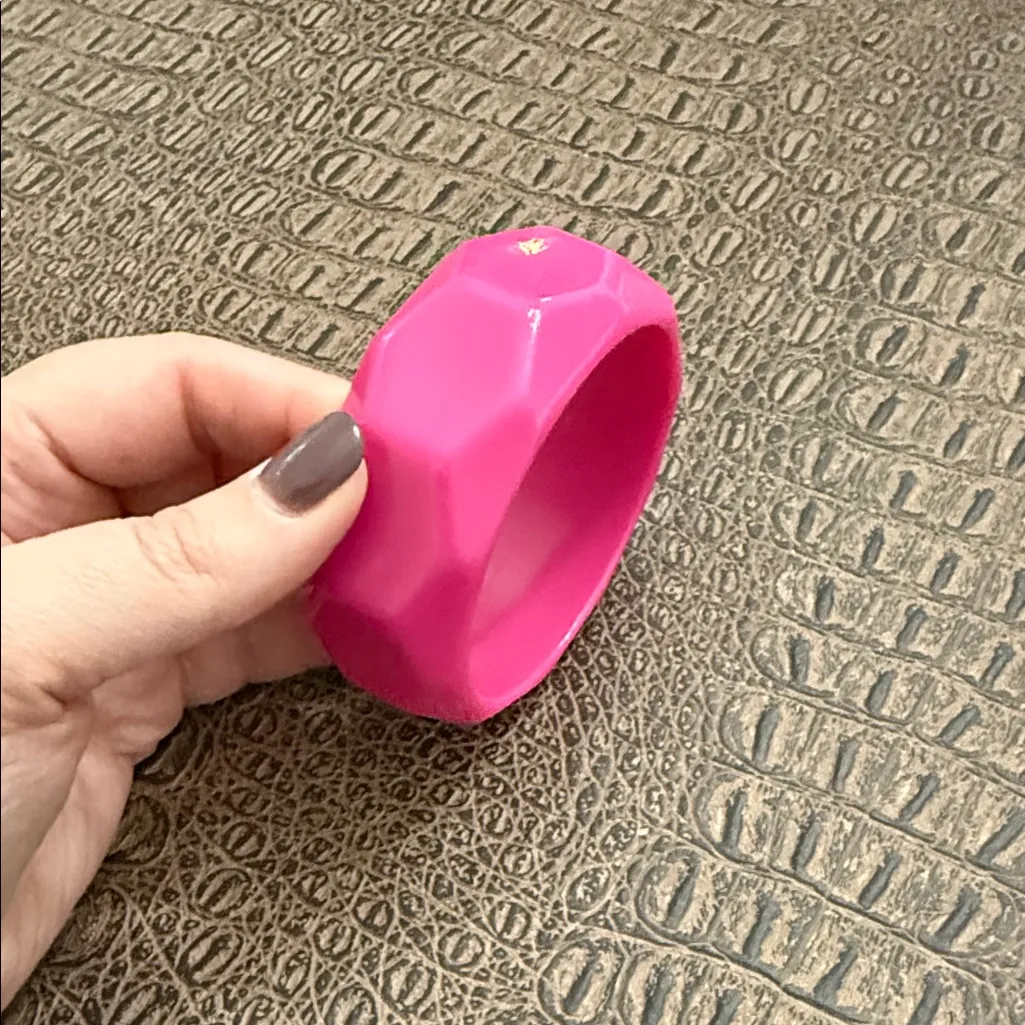 Hot pink faceted chunky bangle bracelet - Image 3
