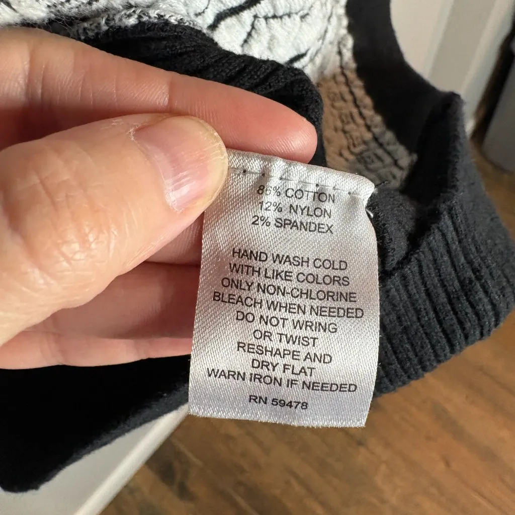 Skyr black and white half zip sweater Size L - Image 4