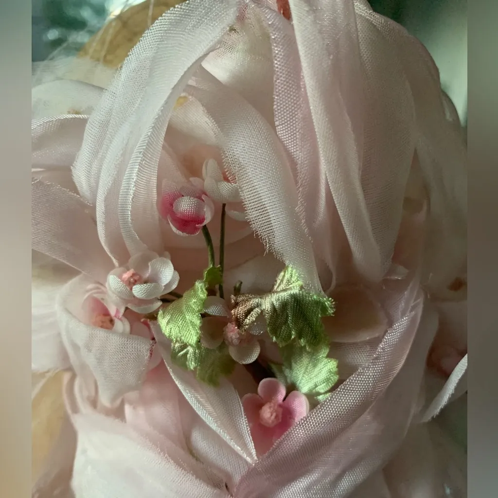 Vintage 1950s Pale Pink Floral Fascinator with Netting Tuille Floral Petals - Image 3