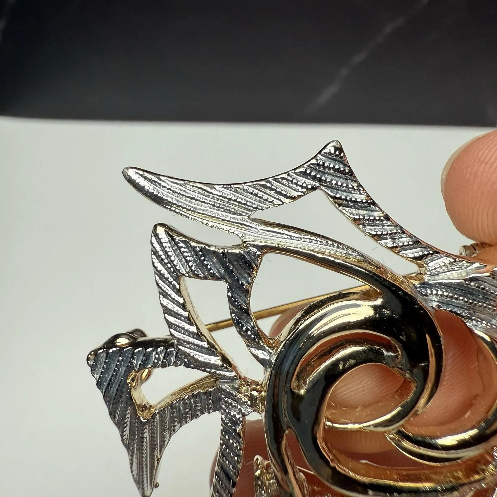 Sarah Coventry Two Tone Brooch Pin Signed Vintage Abstract Gold - Image 4