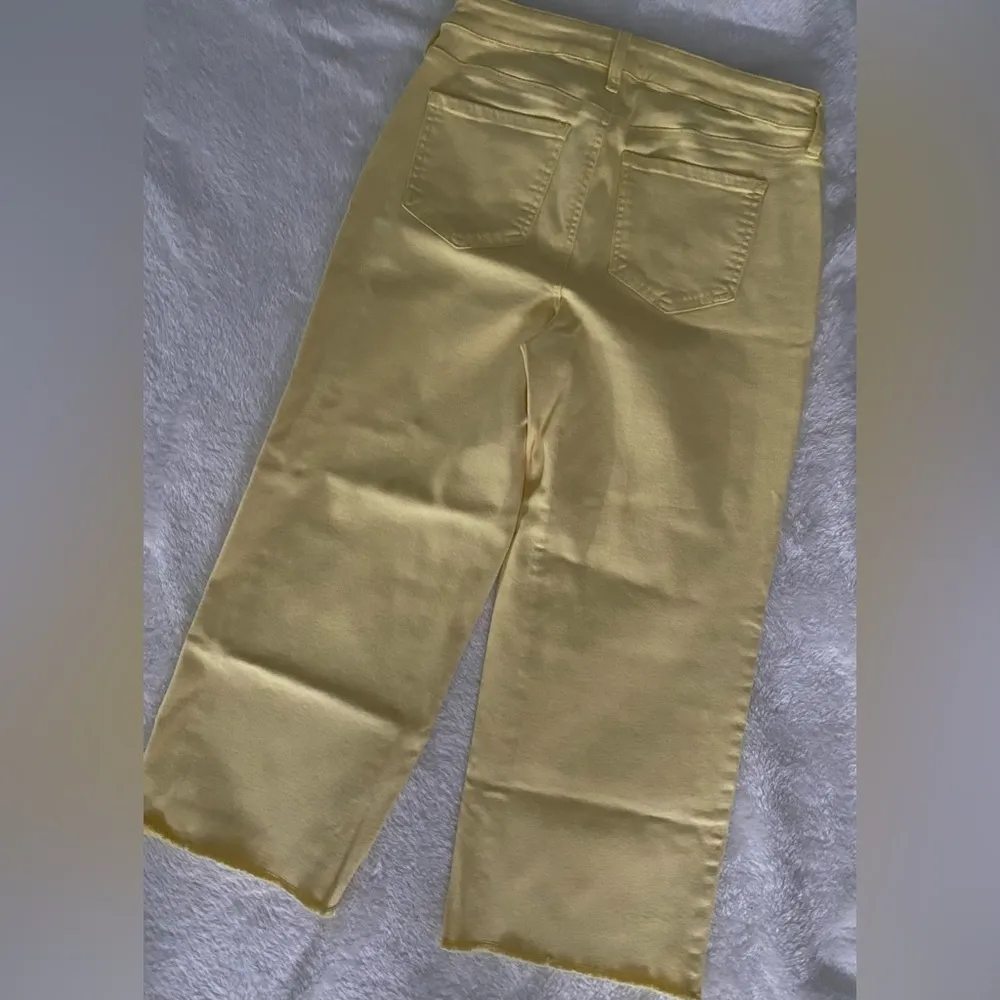 NYDJ lift/tuck technology cropped yellow pants. Size 2 - Image 2
