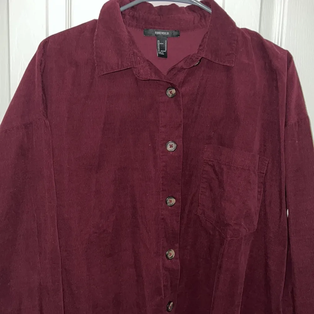 Forever 21 Oversized corduroy red button down shirt. Size M - Image 2