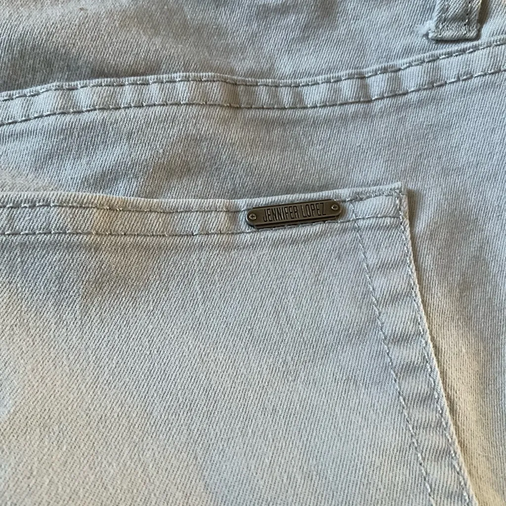 Jennifer Lopez Light Gray Slim Boyfriend Denim Jeans. Waist 19” Length 33” - Image 3