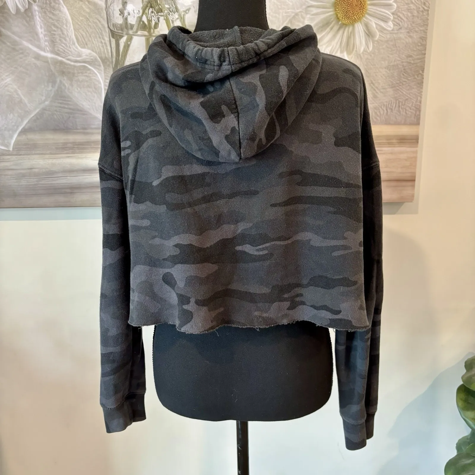 Muscle Camo Cropped Hoodie | S | Raw Hem - Image 5