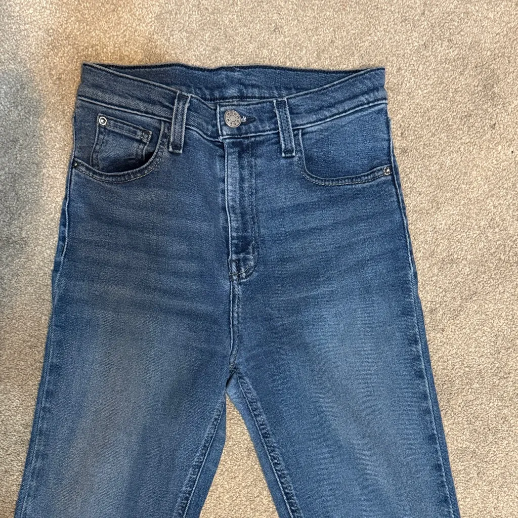 Woman’s BDG High Rise Girlfriend Jeans w/Stretch Raw Hem Size 26 Music Festival - Image 2