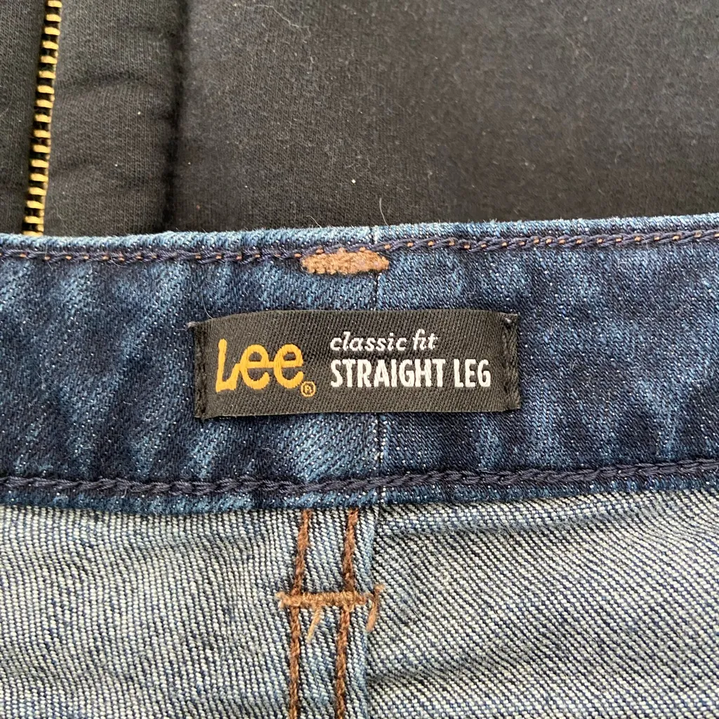 EUC‎ Lee women’s dark wash blue denim classic fit straight leg jeans 32” waist - Image 6