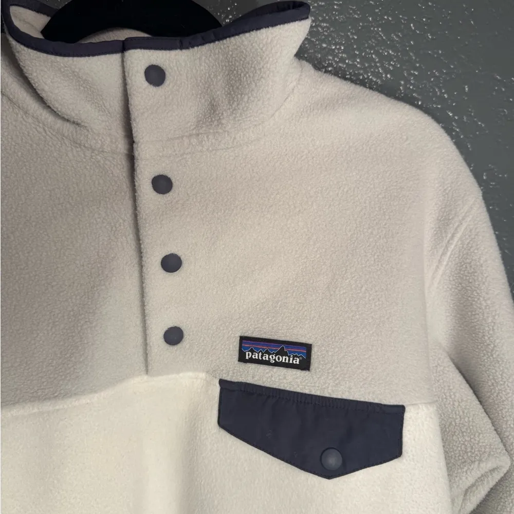 Patagonia Women’s Synchilla Snap t Lightweight White Grey Fleece Pullover Large - Image 3