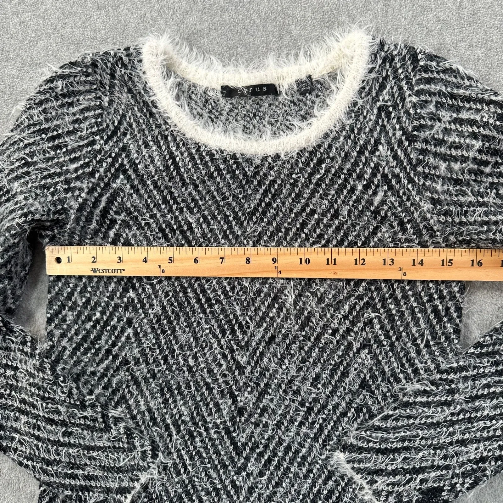 Cyrus Fuzzy Chevron Stripe Knit Sweater Women's Small Crew Neck Pullover Black - Image 8