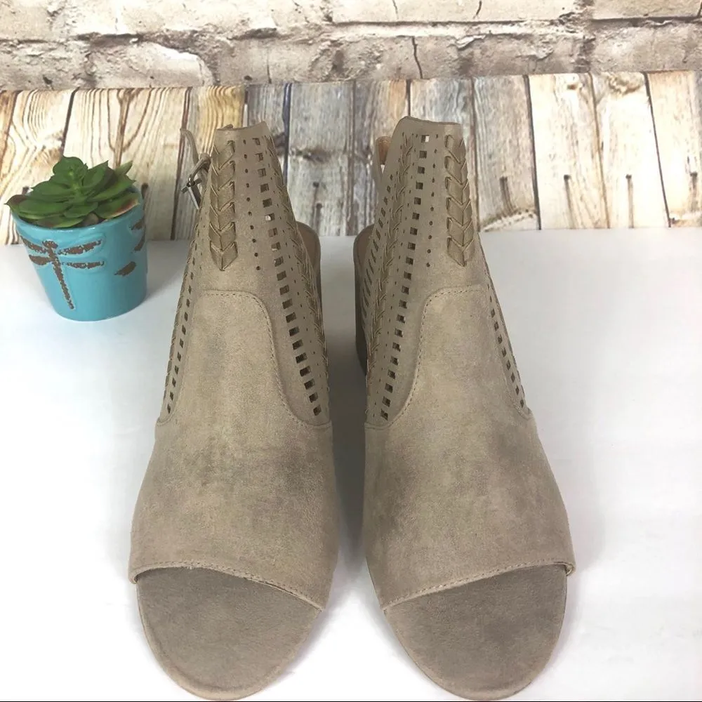 NEW Report Hanelli open toe ankle bootie taupe Size 10 - Image 2