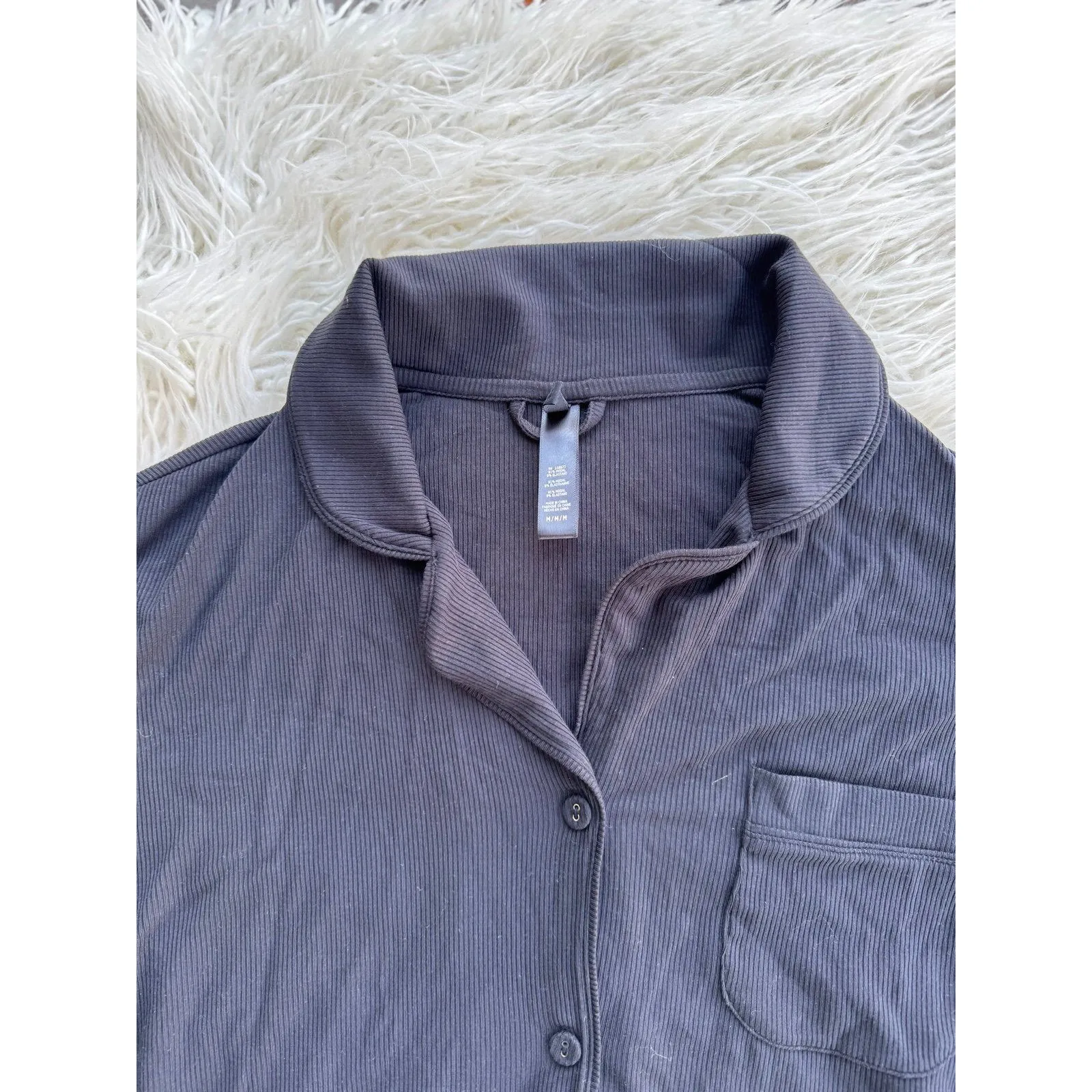 SKIMS  Soft Lounge Sleep Top Onyx Size Medium - Image 8