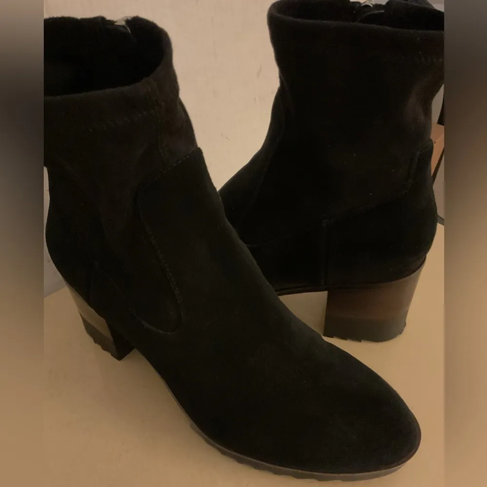 Blondo women waterproof Black Suede Chelsea heel Robynn Ankle Boots size 7.5 - Image 3