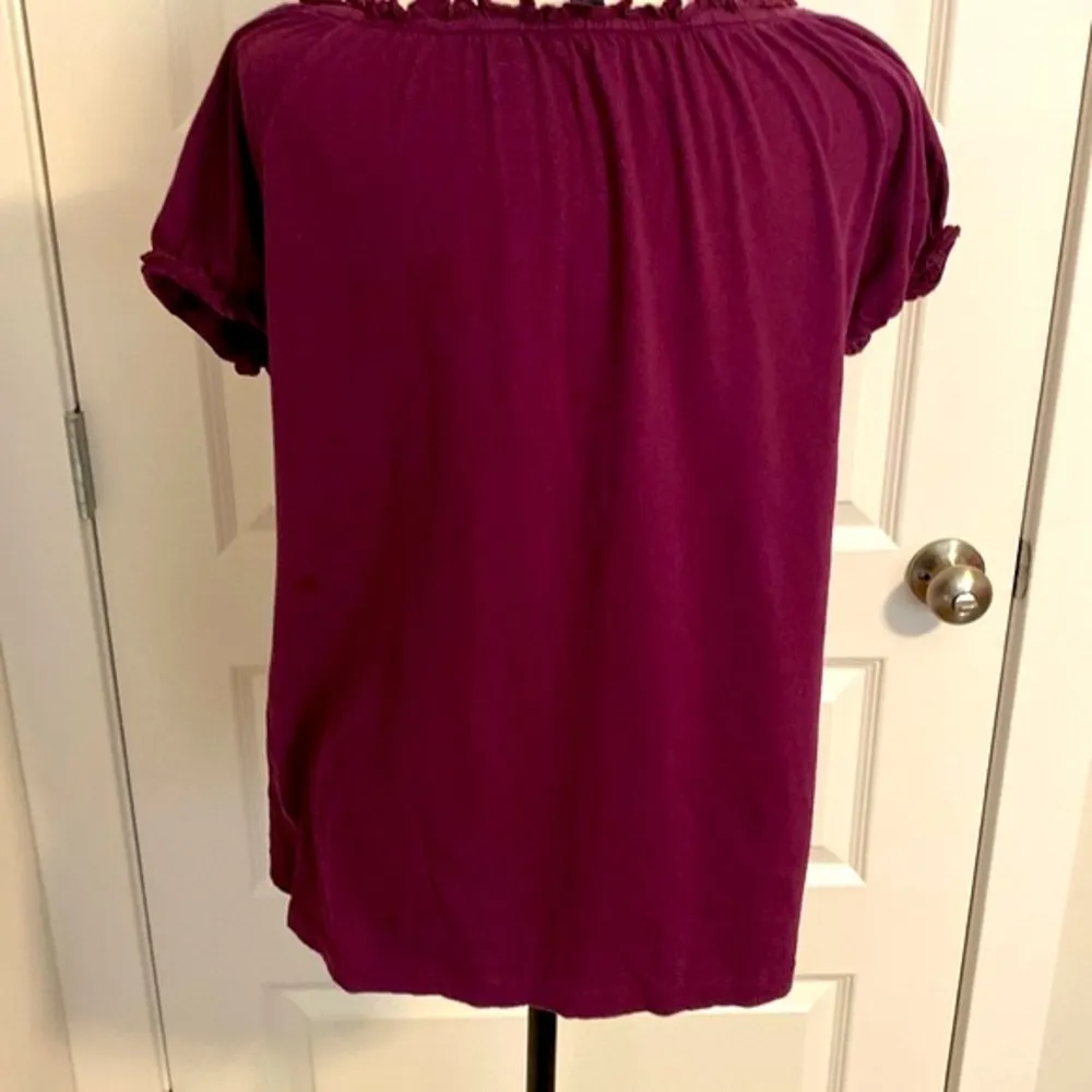LRL|| Purple/magenta short sleeve top with gathered neckline and sleeves Size L - Image 4