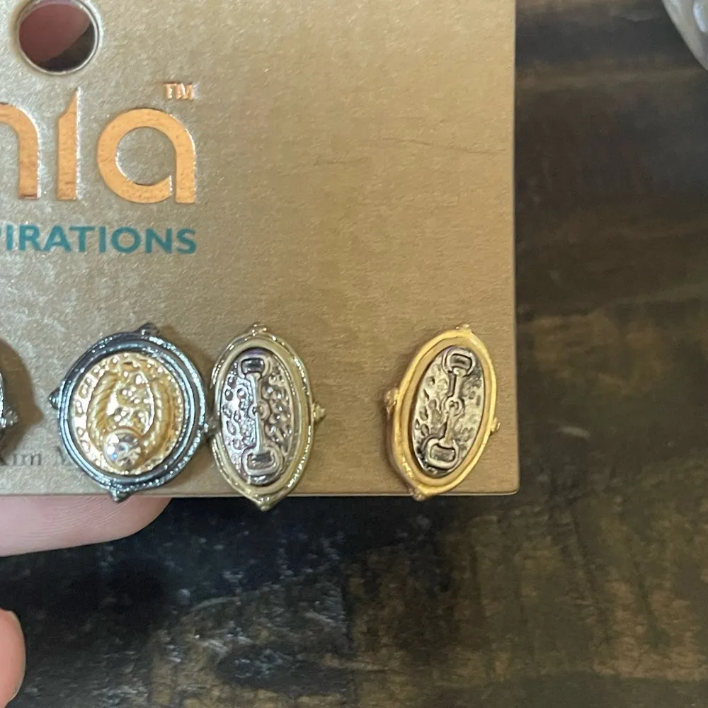 Two Tone Set of 3 Pairs of Horse Equestrian Theme Stud Earrings - Image 5