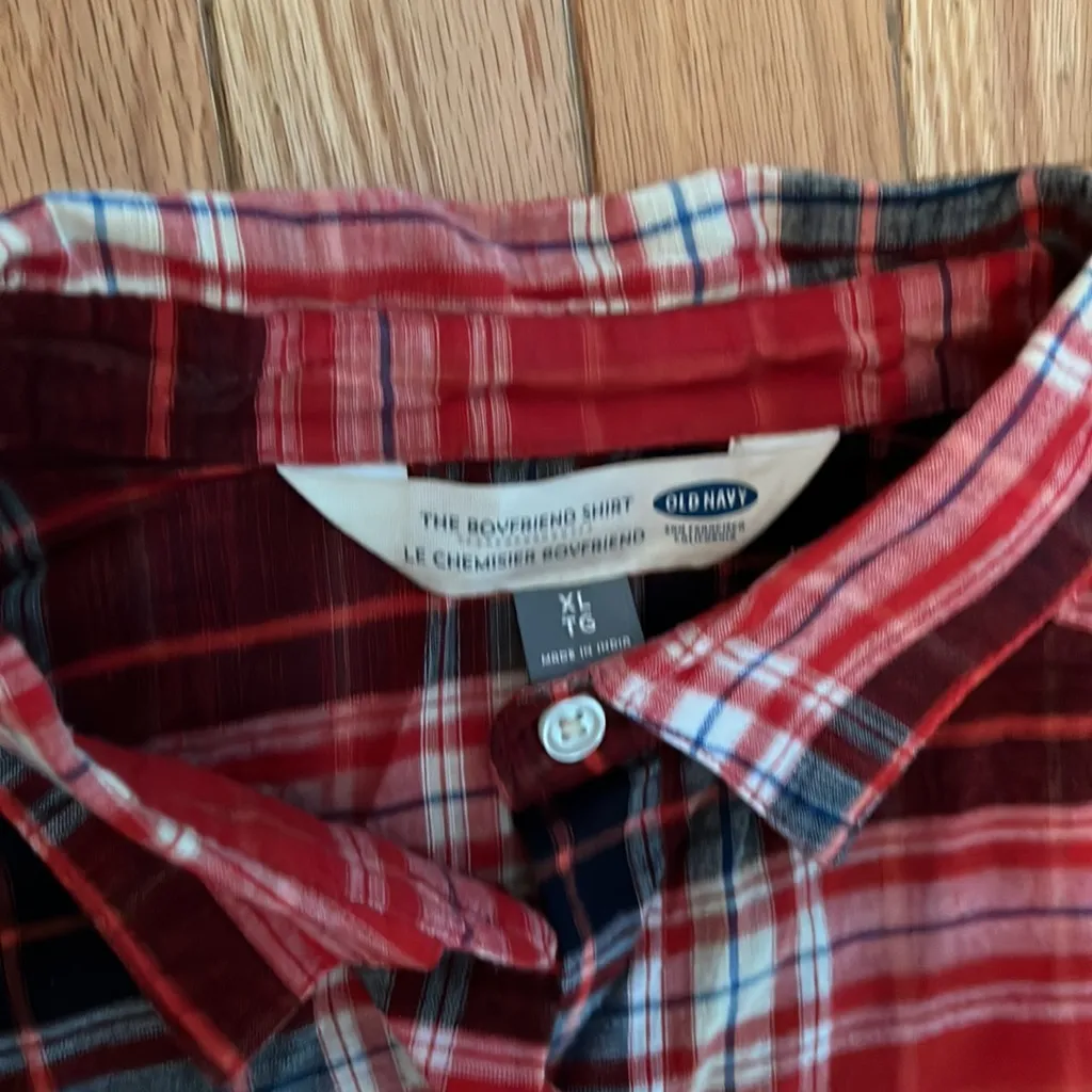 Old navy plaid button down - Image 3