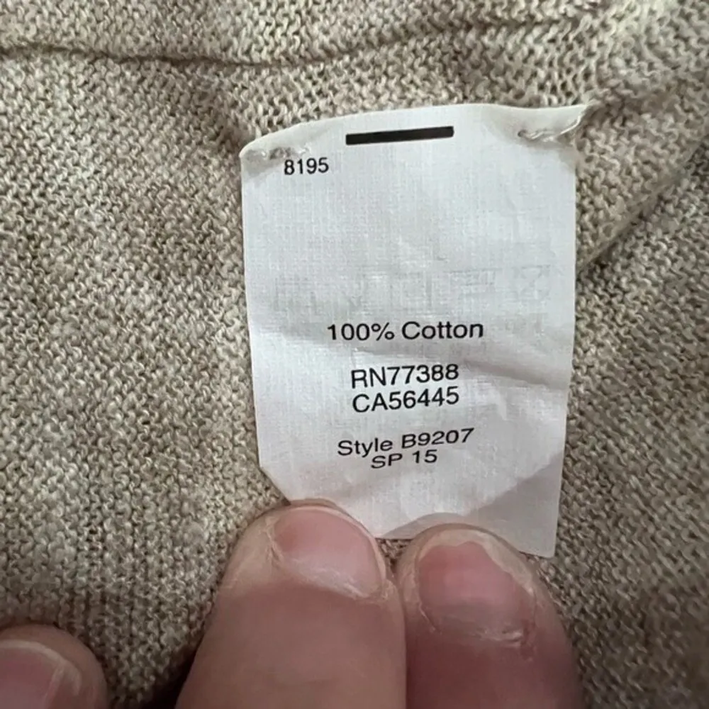 Long Sleeve vneck heathered oatmeal sweater size medium - Image 11