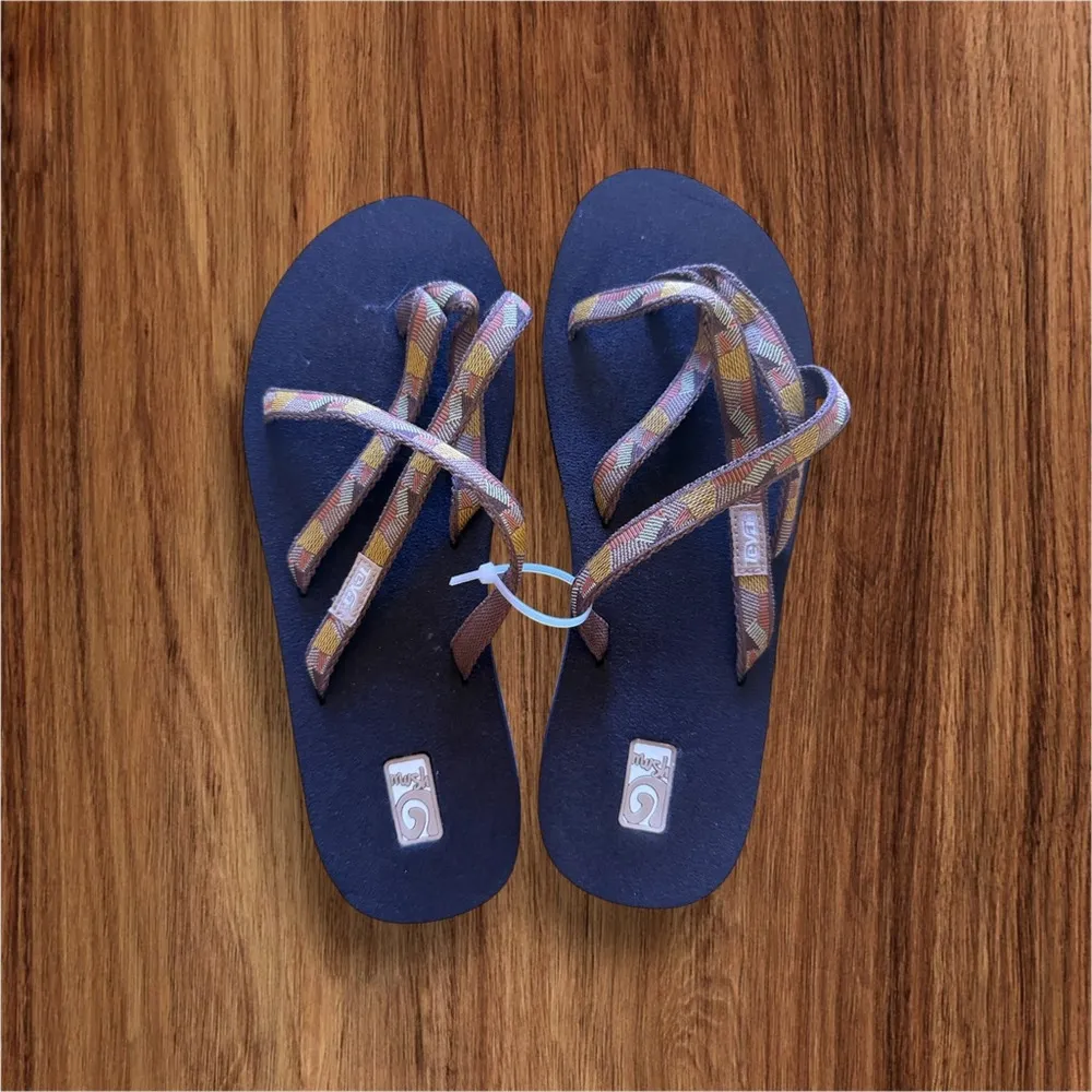 Teva Olowahu Flip-Flop Sandals Women's Olowahu Zaro Tiger Lily Polyester Sandal - Image 7